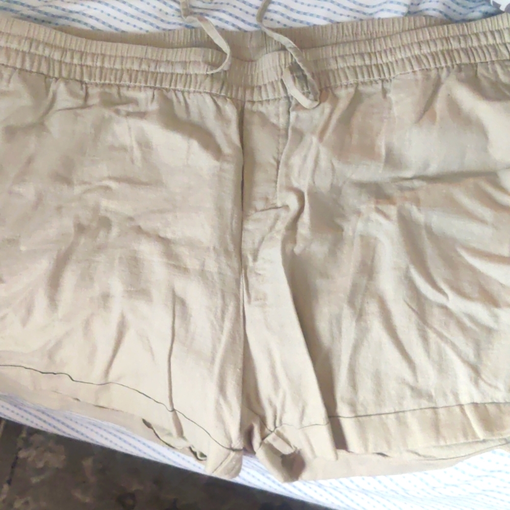 Drawstring linen shorts